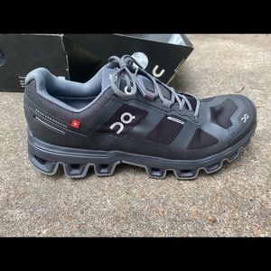 New in Box On Cloud waterproof running shoes